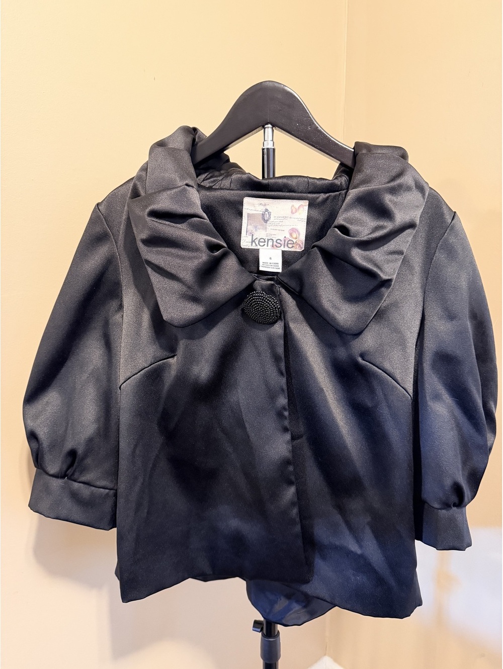 Kensie Black Satin Cropped Button Front Jacket Size 6